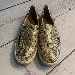 Time and Tru sneakers